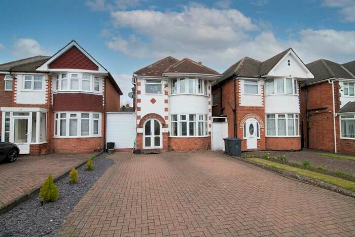 3 Bedroom Detached House For Sale In Palmvale Croft Birmingham, B26