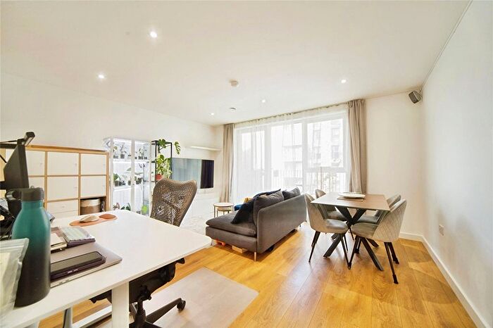 1 Bedroom Flat For Sale In Mahindra Way, Beckton, London, E6