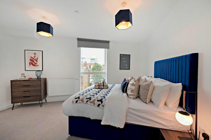 2 Bedroom Flat To Rent In Stylus Place, Hayes, UB3