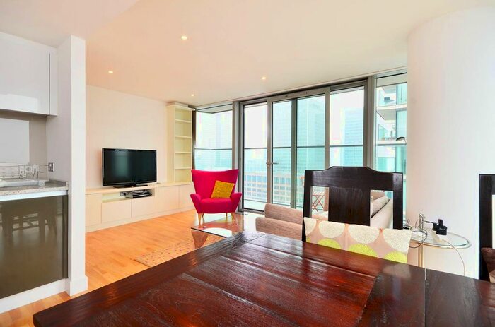 2 Bedroom Flat For Sale In Landmark West Tower, Canary Wharf, London, E14