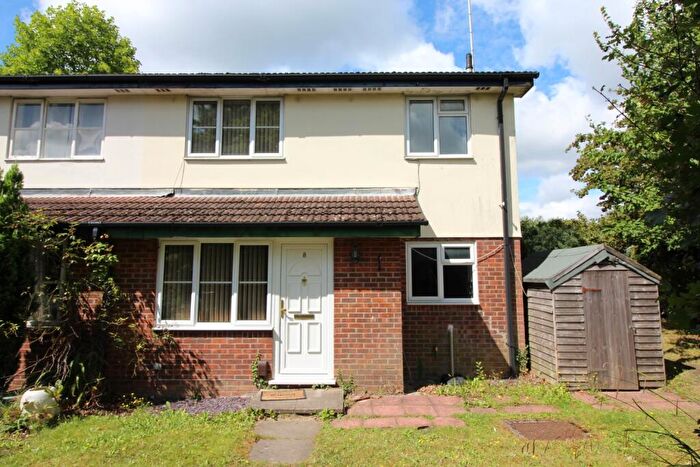 1 Bedroom End Of Terrace House To Rent In Kingfisher Close, Farnborough, Hants, GU14