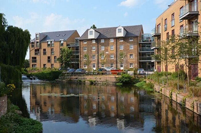 2 Bedroom Flat For Sale In Kings Mill Way, Denham, UB9