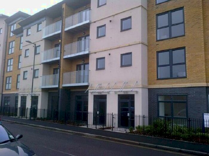 1 Bedroom Flat To Rent In Station Road, Strood, ME2