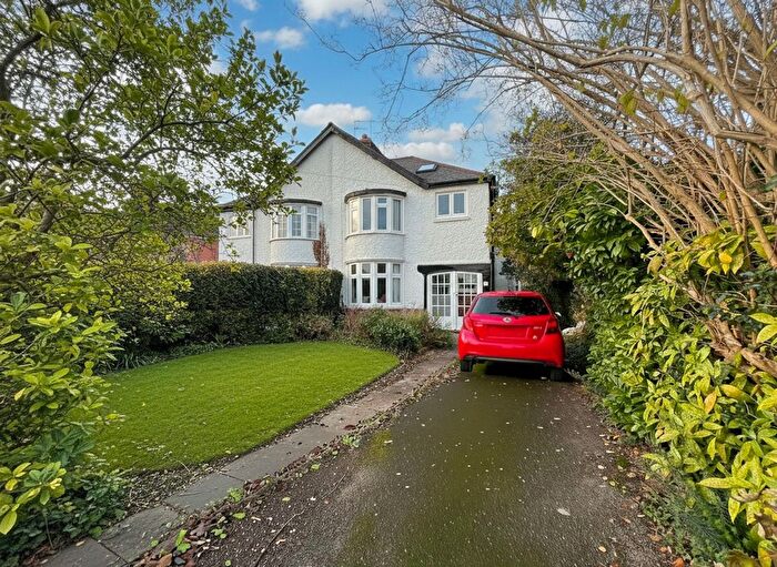 5 Bedroom Semi-Detached House For Sale In Holmfield Road, Leicester, LE2