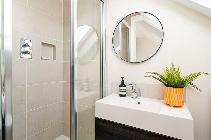 3 Bedroom End Of Terrace House For Sale In Farmers End, Charvil, Reading, RG10