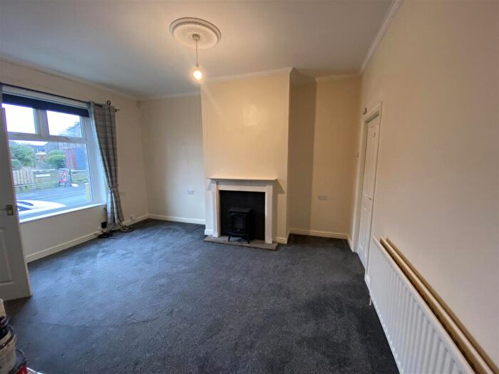 2 Bedroom End Of Terrace House To Rent In Old Lane, Birkenshaw, BD11