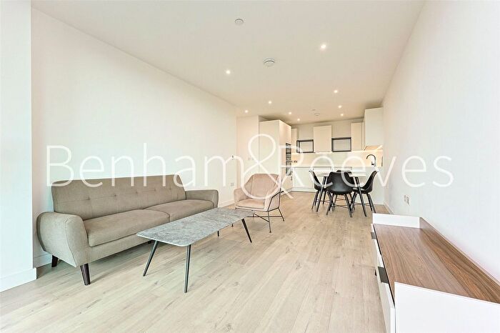 2 Bedroom Flat To Rent In Willowbrook House, Coster Avenue London, N4