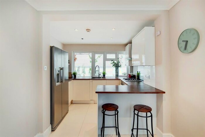 2 Bedroom Flat To Rent In Aspenlea Road, Hammersmith, W6