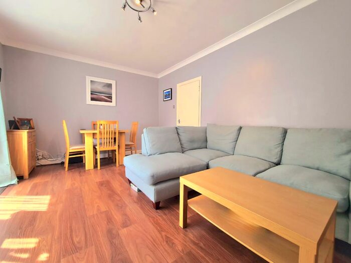 2 Bedroom Ground Flat To Rent In Crown Court, Victoria Road, Bromley, BR2