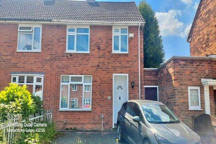 3 Bedroom Semi-Detached House To Rent In Lilac Grove, Walsall, WS2