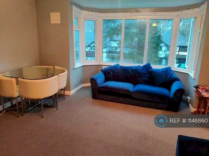 2 Bedroom Flat To Rent In Foxley Lane, Purley, CR8