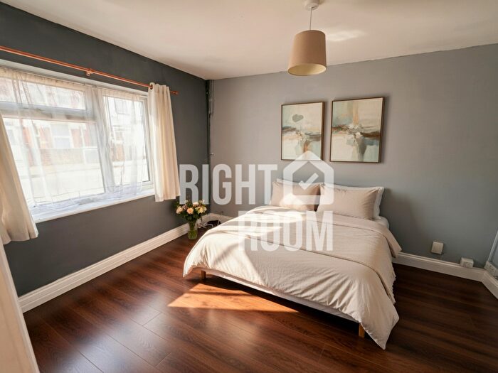 1 Bedroom Flat To Rent In Bed Flat, Foundry Lane, Southampton, SO15