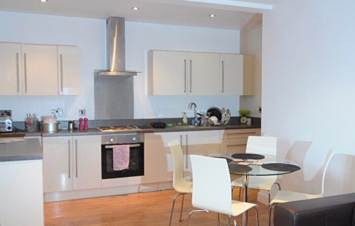 4 Bedroom Apartment To Rent In Hyde Terrace, Leeds, West Yorkshire, LS2
