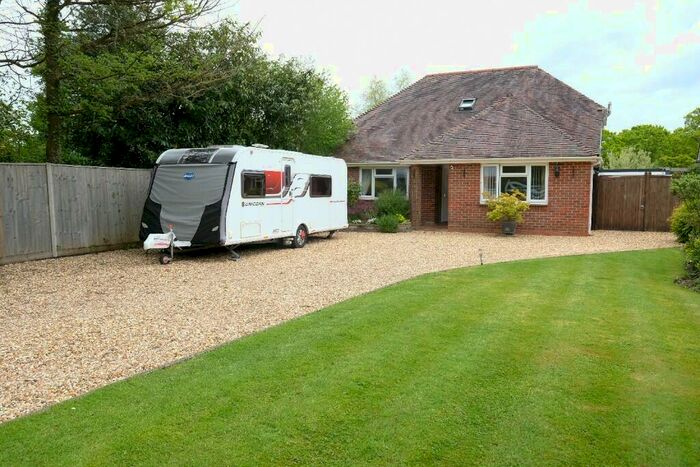 4 Bedroom Detached House For Sale In Veals Lane, SO40