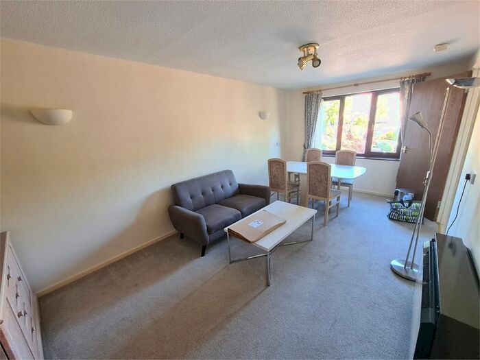 2 Bedroom Flat To Rent In Deanery Close, East Finchley, N2