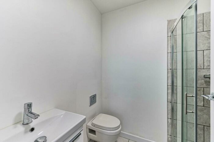 3 Bedroom Flat To Rent In Station Approach, Sutton, Tadworth, KT20