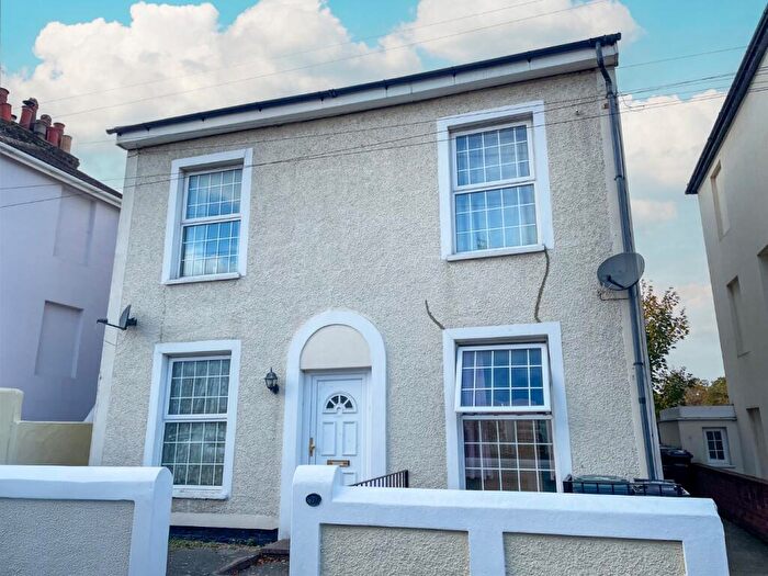 Flat To Rent In Albion Road, Gravesend, Kent, DA12