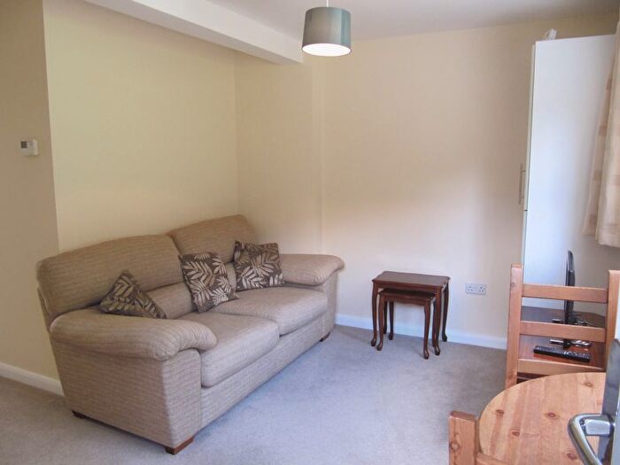 1 Bedroom Flat To Rent In Squirrel Rise, Marlow, SL7
