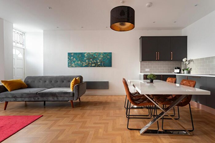 1 Bedroom Apartment To Rent In Clarence Square, Brighton, BN1