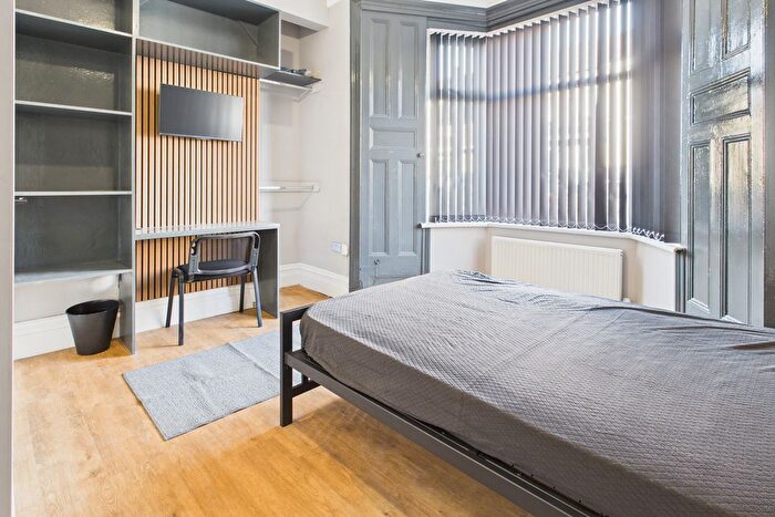 6 Bedroom Terraced House To Rent In Rhondda Street, Swansea, SA1