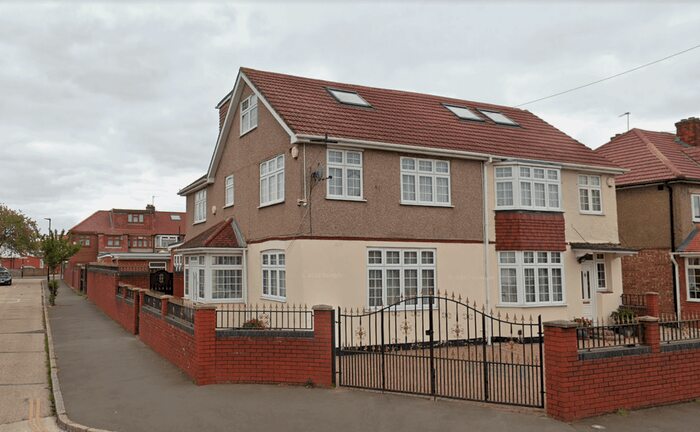 4 Bedroom Detached House To Rent In Ellerdine Road, Hounslow, TW3