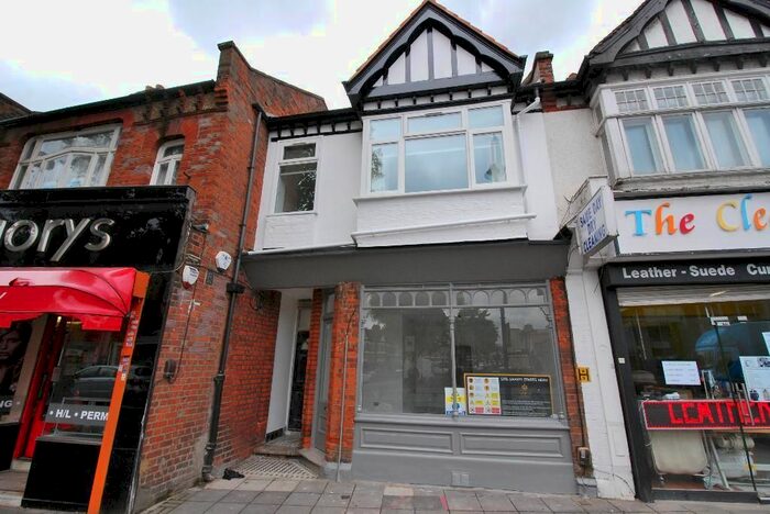 2 Bedroom Flat To Rent In Northfield Avenue, Ealing, London, W13