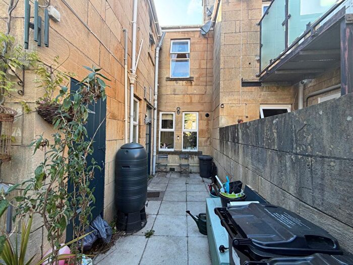 1 Bedroom Flat To Rent In Wellsway, Bath, BA2