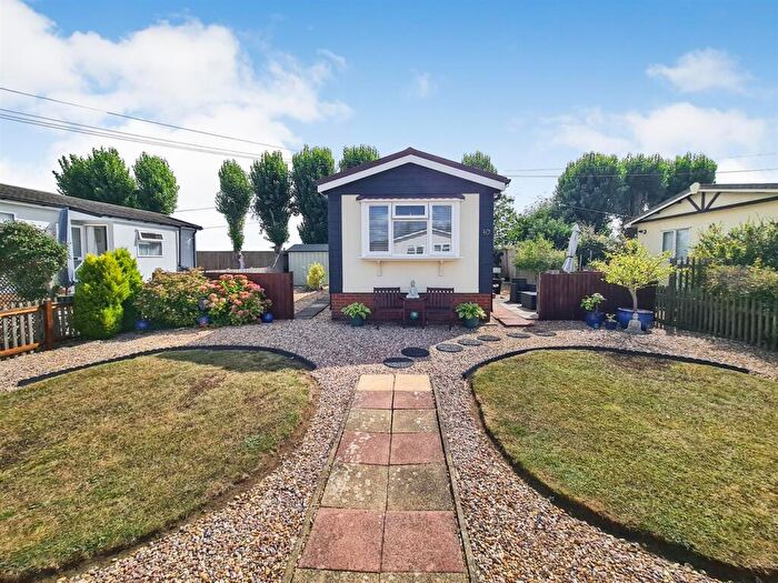 1 Bedroom Park Home For Sale In Oundle Road, Weldon, Corby, NN17