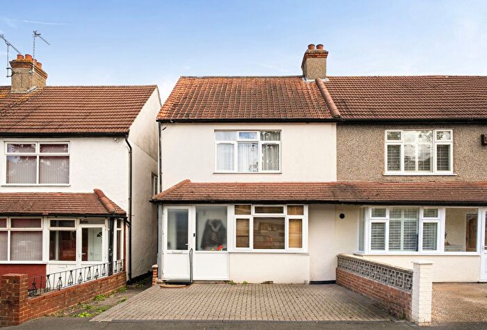 2 Bedroom End Terrace House For Sale In Hamilton Avenue, Cheam, Sutton, SM3