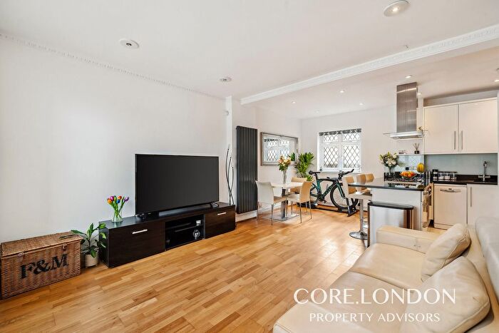 2 Bedroom End Of Terrace House To Rent In Spooners Mews, Acton, W3