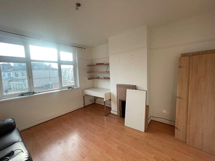 2 Bedroom Maisonette To Rent In Hill Rise, Greenford, Greater London, UB6