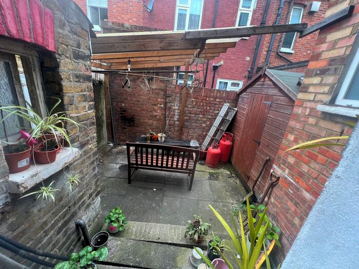 4 Bedroom Terraced House To Rent In Oaklands Grove, Shepherds Bush, W12