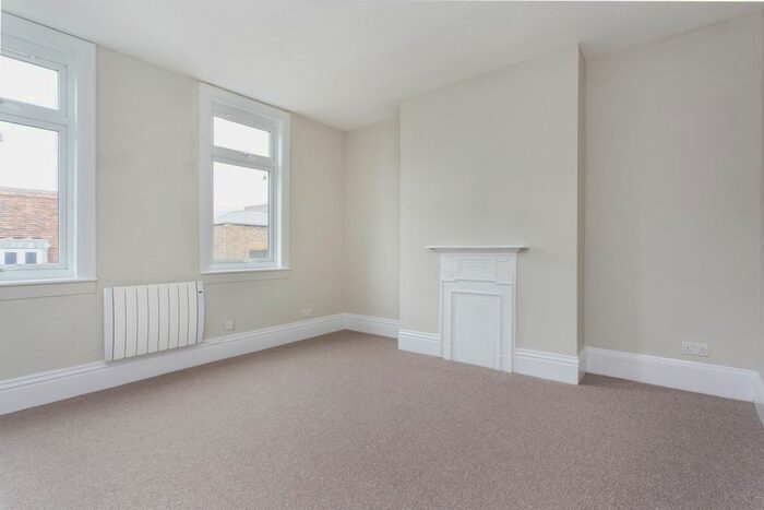 1 Bedroom Flat To Rent In Peascod Street, Windsor, SL4