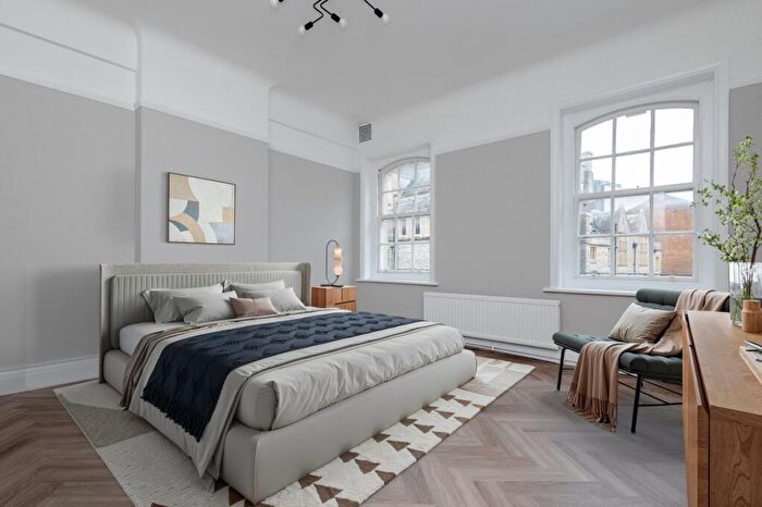 3 Bedroom Flat To Rent In Richmond Hill, Bournemouth, BH2