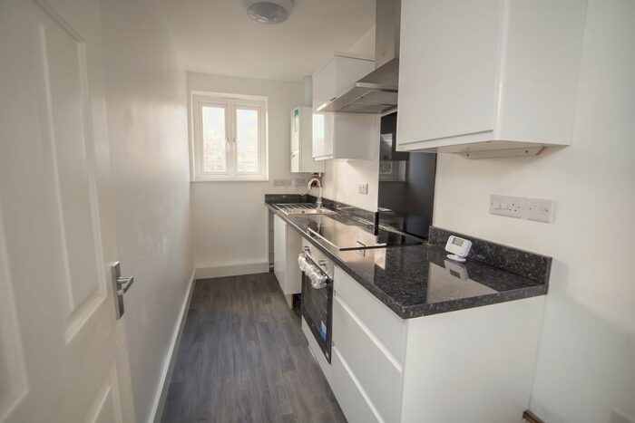 1 Bedroom Flat To Rent In West Court, High Street, Portishead, BS20