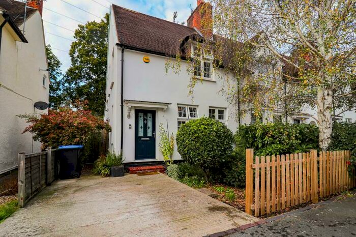 3 Bedroom End Of Terrace House To Rent In Birchwood Road, West Byfleet, KT14