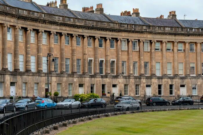 2 Bedroom Apartment To Rent In Royal Crescent, Bath, BA1