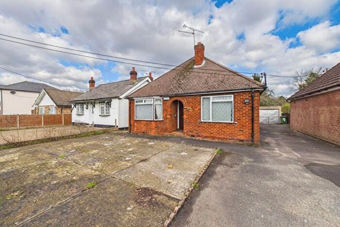 2 Bedroom Bungalow For Sale In Holly Road, Farnborough, Hampshire, GU14