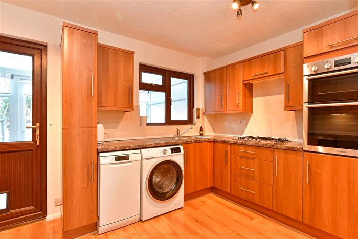 2 Bedroom End Of Terrace House For Sale In Farley Road, Gravesend, Kent, DA12