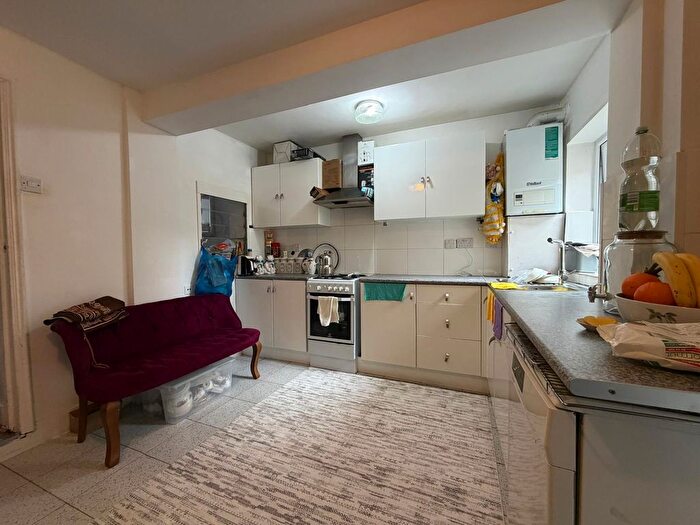 2 Bedroom Terraced House For Sale In Park Avenue, London, N18