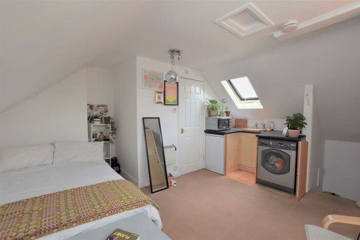 Studio To Rent In Flat, Vastern Road, RG1