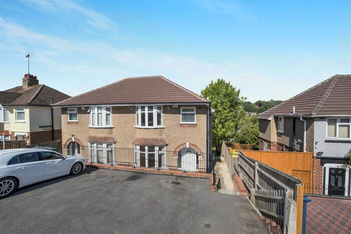 4 Bedroom Semi Detached House To Rent In Colborne Road, High Wycombe, HP13