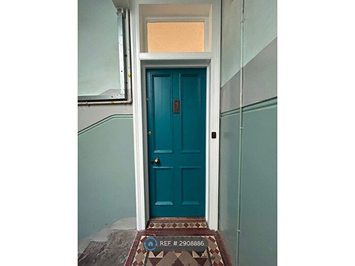 2 Bedroom Flat To Rent In Bruntsfield Gardens, Edinburgh, EH10