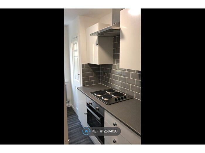 2 Bedroom Flat To Rent In Silverdale Court, Southampton, SO15