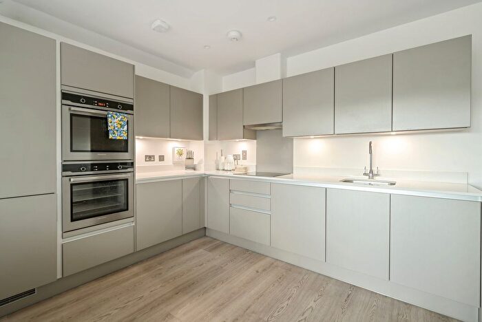 2 Bedroom Flat For Sale In Flambard Way, Godalming, GU7