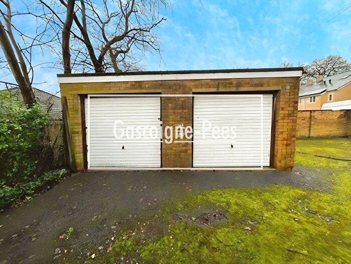 Parking To Rent In Garage, Camberley, GU16