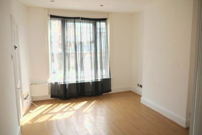 2 Bedroom Flat To Rent In High Street, Rochester ME1