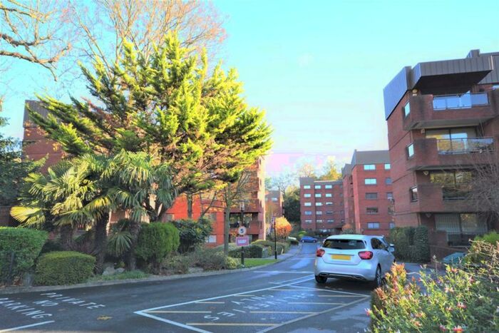 2 Bedroom Flat To Rent In Spencer Close, London, N3
