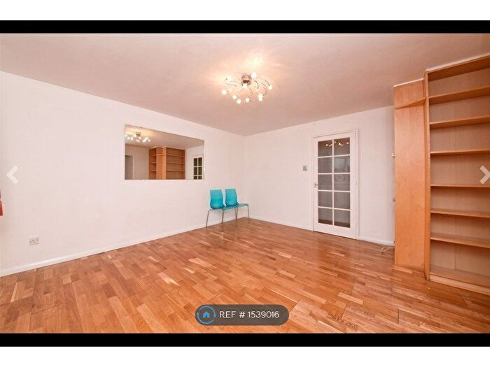 2 Bedroom Flat To Rent In Blackdown Close, East Finchley, N2