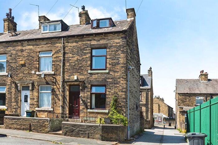 3 Bedroom Terraced House For Sale In Runswick Terrace, Bradford, BD5